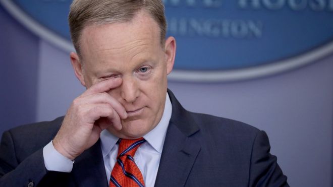 Sean Spicer en conferencia de prensa.