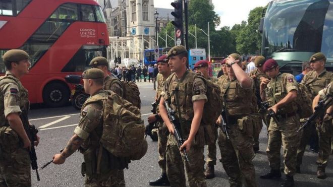 Soldiers arrive at Parliament