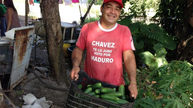 Un señor en una comuna