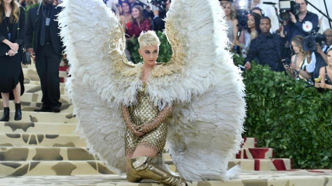 Katy Perry wears oversized angel wings in honour of this year's heavenly theme.