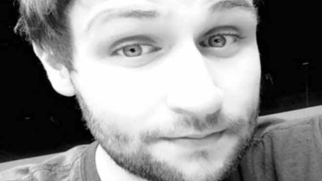 John habló con la BBC sobre su trastorno de ansiedad y la dificultad de que se reconozca como una discapacidad.