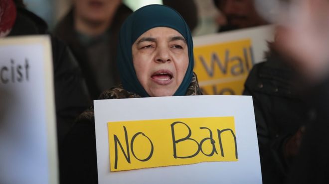 Protestas en contra de la prohibición de viajes de extranjeros a Estados Unidos.