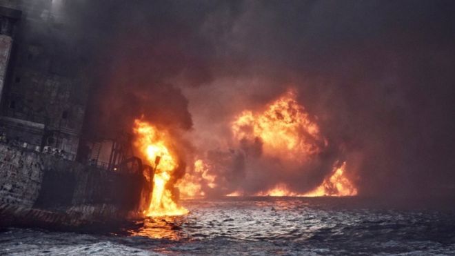 El barco llevaba ardiendo más de una semana desde que colisionó con un buque de carga en el mar de China Oriental.