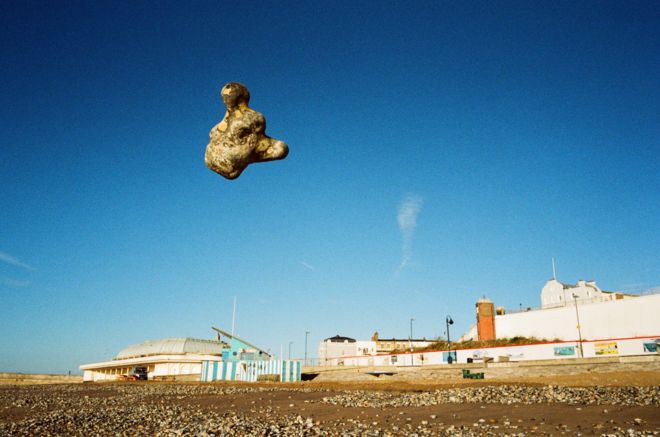 இந்தப் பாறைகள் அந்தரத்தில் நிற்பது எப்படி