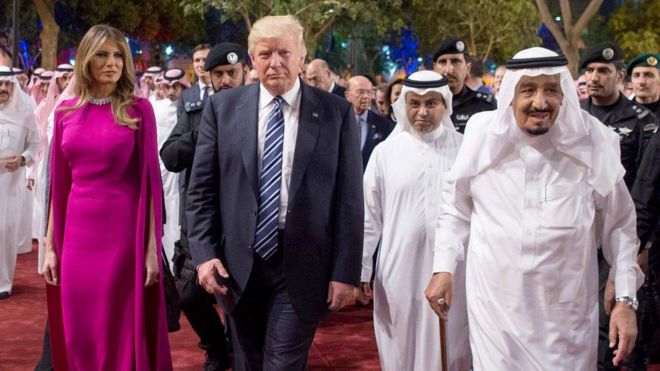Melania Trump, Donald Trump and Saudi King Salman at the forefront of a group walking on a red carpet