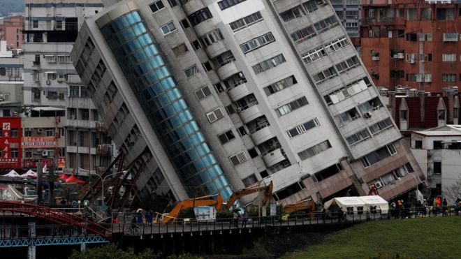 Sejumlah gedung di Hualien, Taiwan, miring akibat gempa/REUTERS