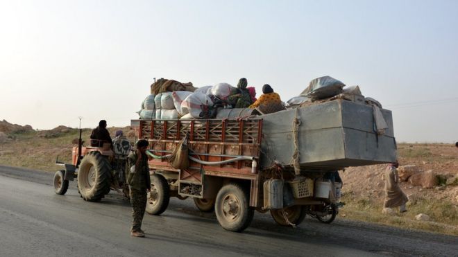 طائرات روسية "تستهدف مسلحي تنظيم الدولة الفارين" من الرقة