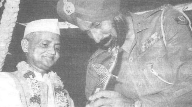 லால் பகதூர் சாஸ்திரியோடு