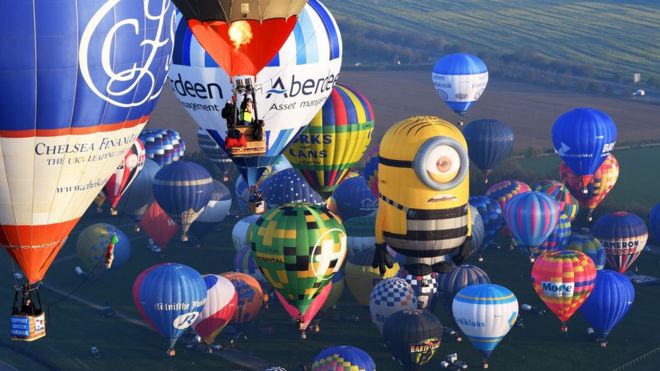 100 воздушных шаров отправились сегодня из Дувра во Францию