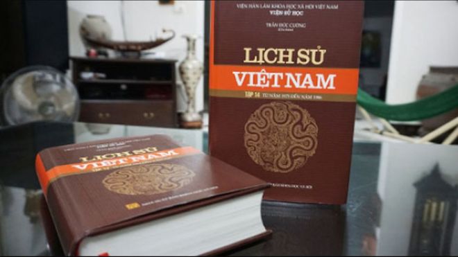 Sách sử Việt Nam