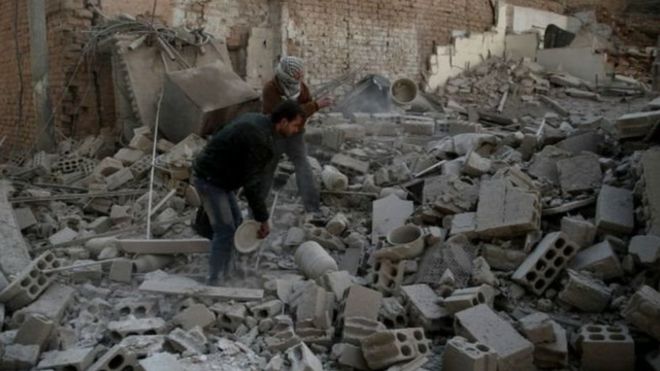 المرصد السوري: مقتل ثمانية أشخاص في غارات جوية على الغوطة الشرقية