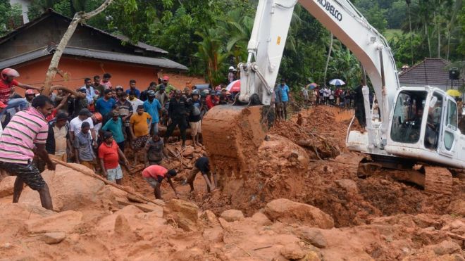 Sri Lankan military rescue workers and villagers search for survivors at the site of a mudslide in Bellana village in Kalutara on May 26, 2017.