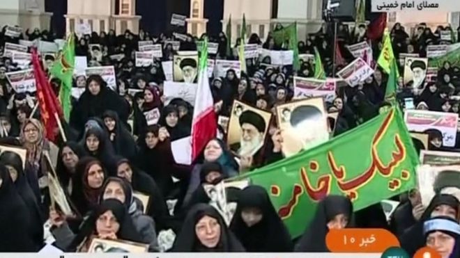 Por que as pessoas estão saindo às ruas em protestos no Irã?