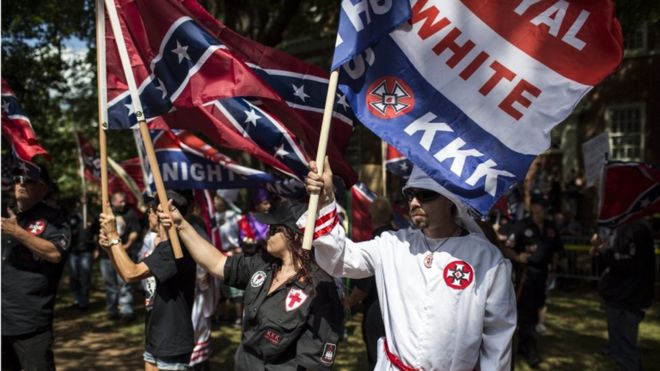 Membros da Ku Klux Klan em protesto em Charlottesville, neste semana