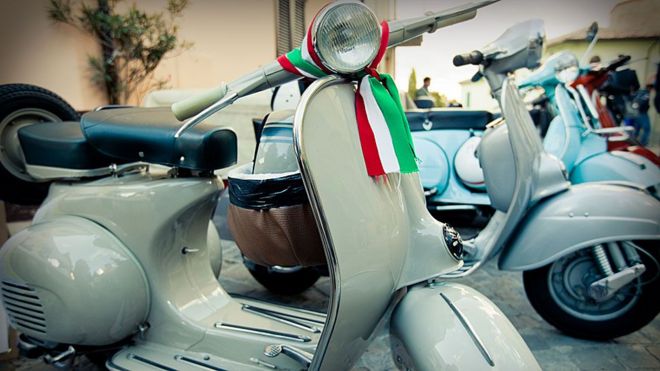 Moto con bandera de Italia