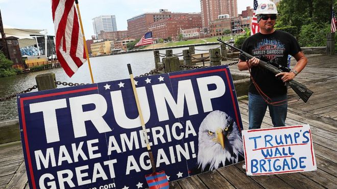 Un seguidor de Trump, partidario de construir un muro entre Estados Unidos y México.