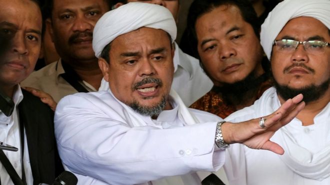 Leader of Islamic Defenders Front (FPI) Habib Rizieq (C) talks to reporters at a court after the blasphemy trial of Jakarta's incumbent governor Basuki Tjahaja Purnama, also known as Ahok, in Jakarta, Indonesia 28 February 2017.