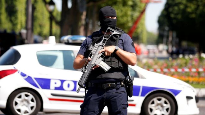 إصابة 8 أشخاص في إطلاق نار خارج مسجد بجنوب فرنسا