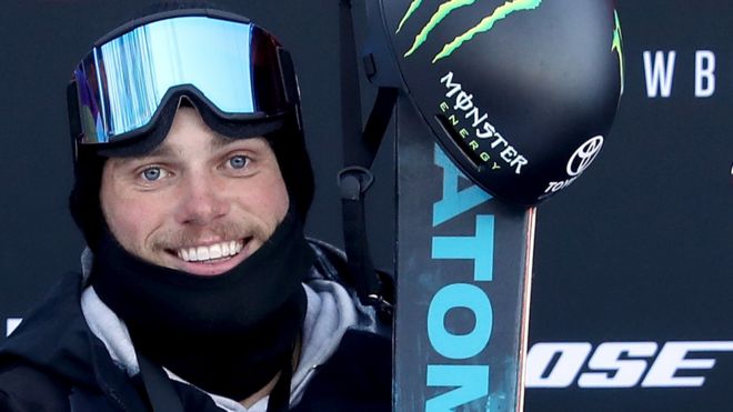 A close-up of Gus Kenworthy in his skiing gear