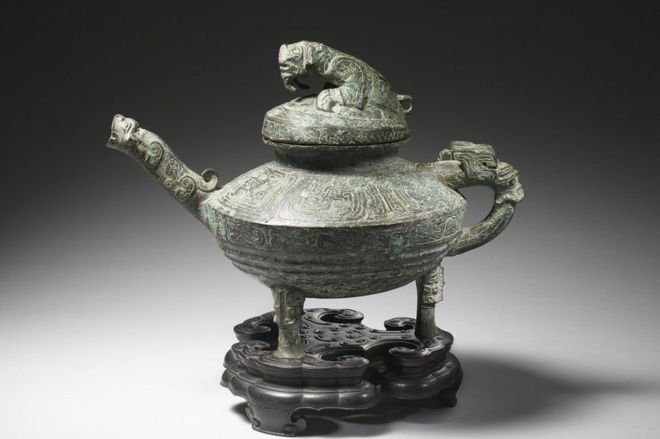 Bronze Tiger Ying water vessel