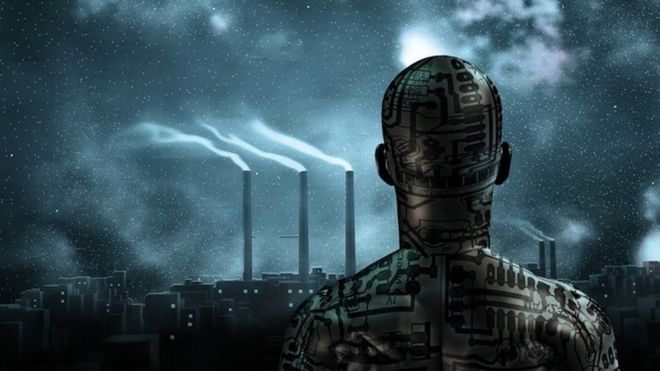 Una figura robótica que da la espalda a la cámara mira, a lo lejos, las chimeneas humeantes de una fábrica