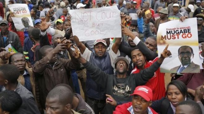 Raia wajitokeza Zimbabwe kumshinikiza Mugabe kung'atuka mamlakani