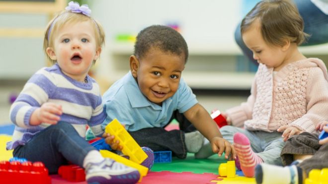 toddlers with bricks