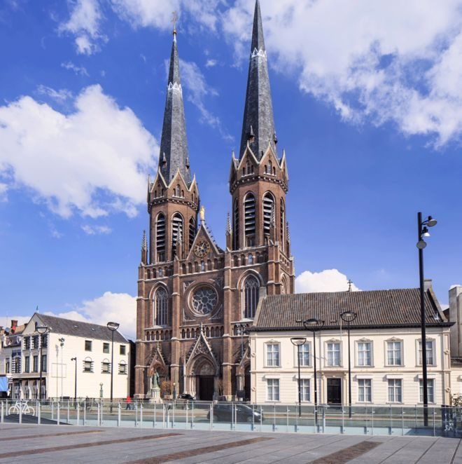 إطلاق سراح صناع فيلم جنسي بعد تصوير مشاهد داخل كنيسة في هولندا