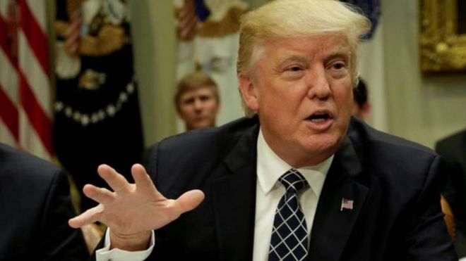 Donald Trump ametakiwa kusalimisha kanda za mazungumzo yaliorekodiwa kati yake na aliyekuwa mkuu wa FBI James Comey