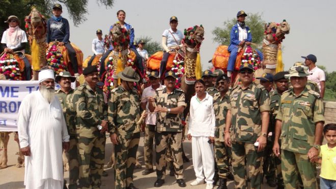 அலங்கரிக்கப்பட்ட ஒட்டங்கள் கொண்ட ஊர்வலம் ஆங்காங்கே நிறுத்தப்பட்டு பெண் குழந்தைகளின் முக்கியத்துவம், அவர்களுக்கு கல்வி கற்பிப்பதன் அவசியம் பற்றி வலியுறுத்தப்படுகிறது. மக்கள் ஒட்டகங்களுக்கு முன் நின்று ஆர்வமுடன் புகைப்படம் எடுத்துக் கொள்கின்றனர்.