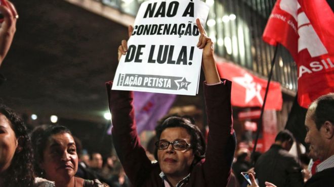 Manifestante em ato pró-Lula na avenida Paulista
