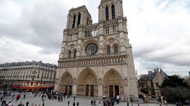 Nghi phạm dùng búa tấn công cảnh sát ở Paris item-thumbnail