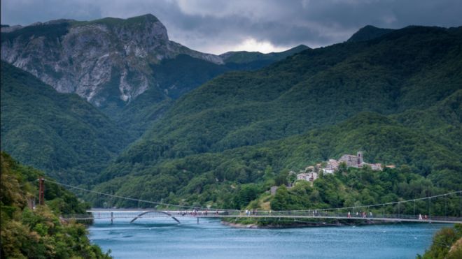 A view of Vagli di Sotto from the lake