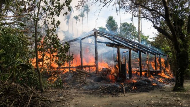 Desa Gaw Du Thar Ya di Myanmar yang terbakar menjadi abu dan arang.