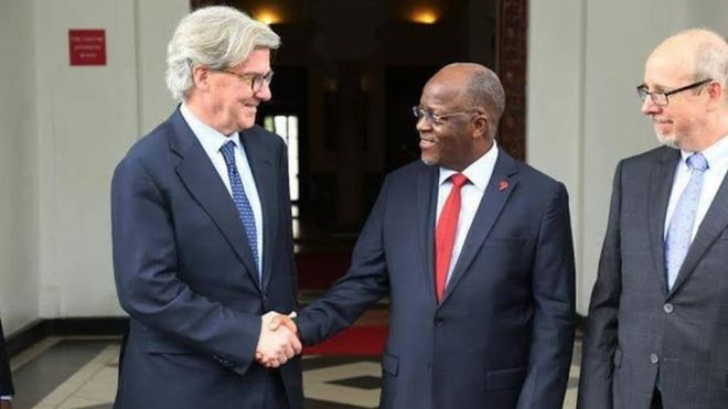 Rais John Magufuli akutana na Mwenyekito wa Kampuni ya Barrick Gold Corporation,Prof John Thornton