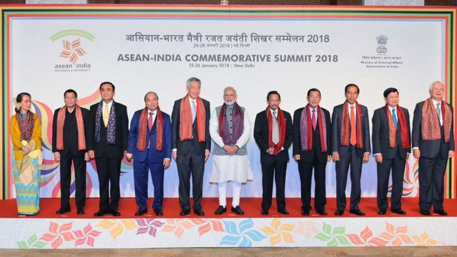 Thủ tướng Ấn Độ Narendra Modi cùng 10 lãnh đạo quốc gia Đông Nam Á tại Hội nghị Cấp cao kỷ niệm ASEAN - Ấn Độ