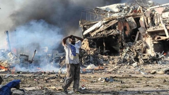 أكثر من 230 قتيلا في أعنف هجوم في الصومال منذ 2007 _98323811_d69dcd74-989f-4407-a441-fc0eb7f81329