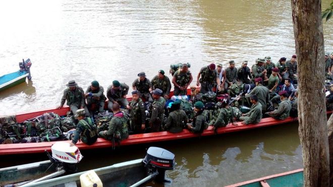 Guerrilleros del Bloque Sur de las FARC en camino a la ZVTN de Puerto Asís, en el Putumayo.