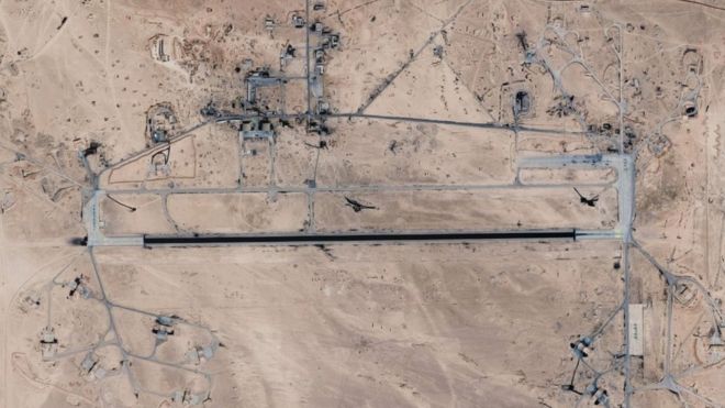 Un imagen satelital de la base aérea T4/Tiyas, ubicada en el centro de Siria.