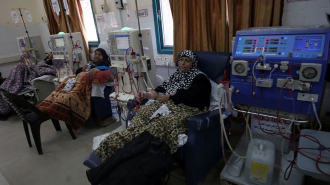 Palestinian women undergo kidney dialysis at the Al-Shifa hospital in Gaza, April 2017