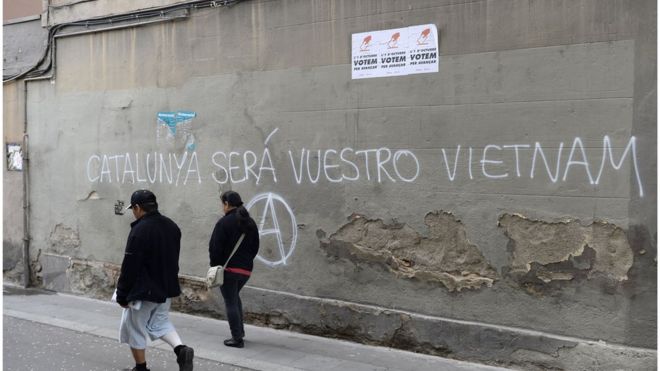 Một bức tường ở Barcelona có dòng chữ "Catalonia sẽ là Việt Nam của các người". Ảnh chụp ngày 3/10/2017.