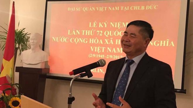 Đại sứ Việt Nam tại Đức Đoàn Xuân Hưng trong Lễ kỷ niệm Quốc khánh Việt Nam được tổ chức hôm 31/8/2017