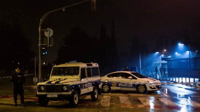Полиция снаружи посольства США в Черногории