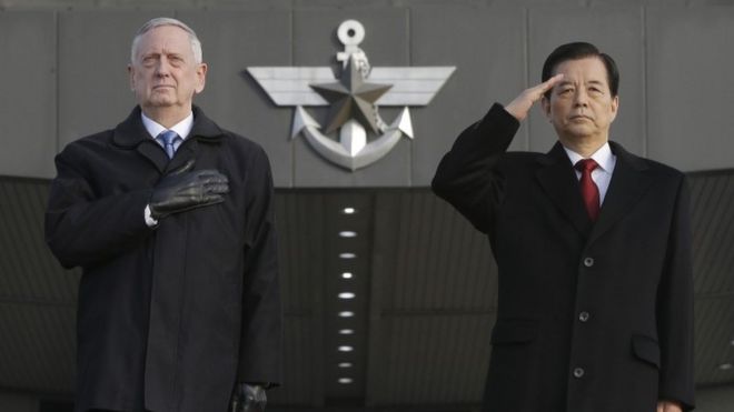 US defence secretary James Mattis and South Korean defence minister Han Min-koo in Seoul (3 Feb 2017)