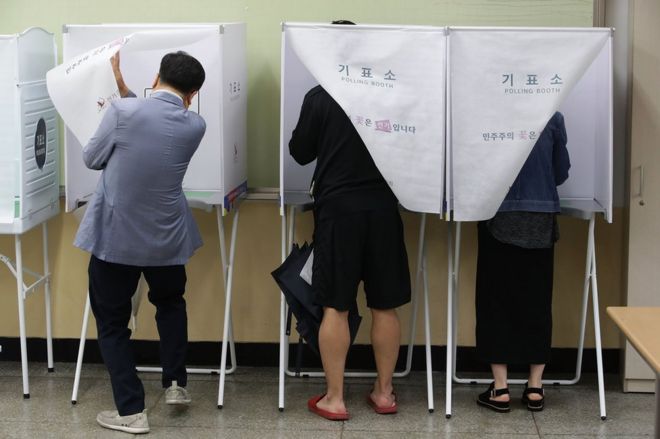 South Koreans vote for new leader after scandal