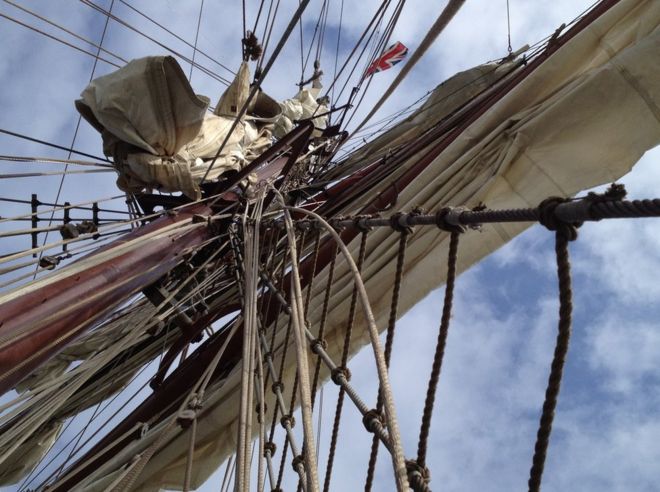 شراع سفينة.