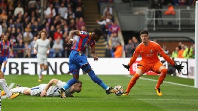 Wlifried Zaha akifunga bao lake la pili na la Ushindi dhidi ya Chelsea