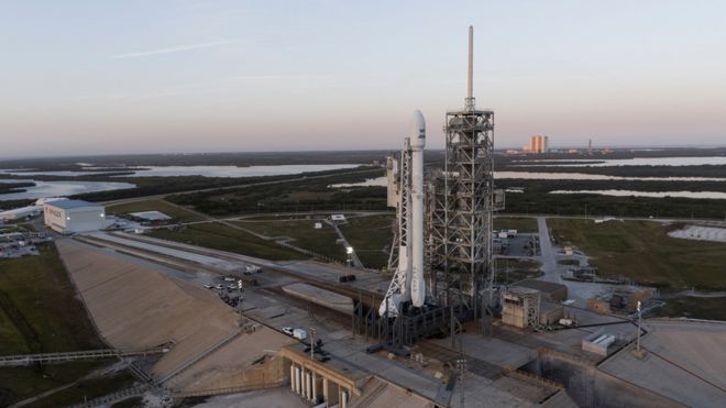 Falcon 9 ikiwa tayari kupaa kutoka kituo cha Kennedy Space Center