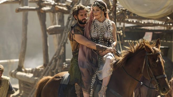 The picture shows Helen (Bella Dayne) and Paris (Louis Hunter) in Troy: Fall of a City