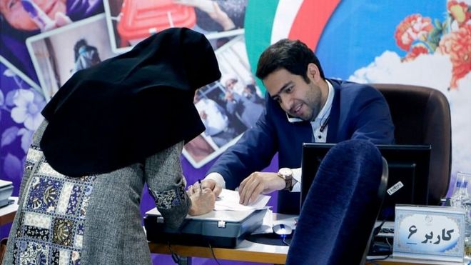 Woman registers her candidacy in Tehran (15/04/17)
